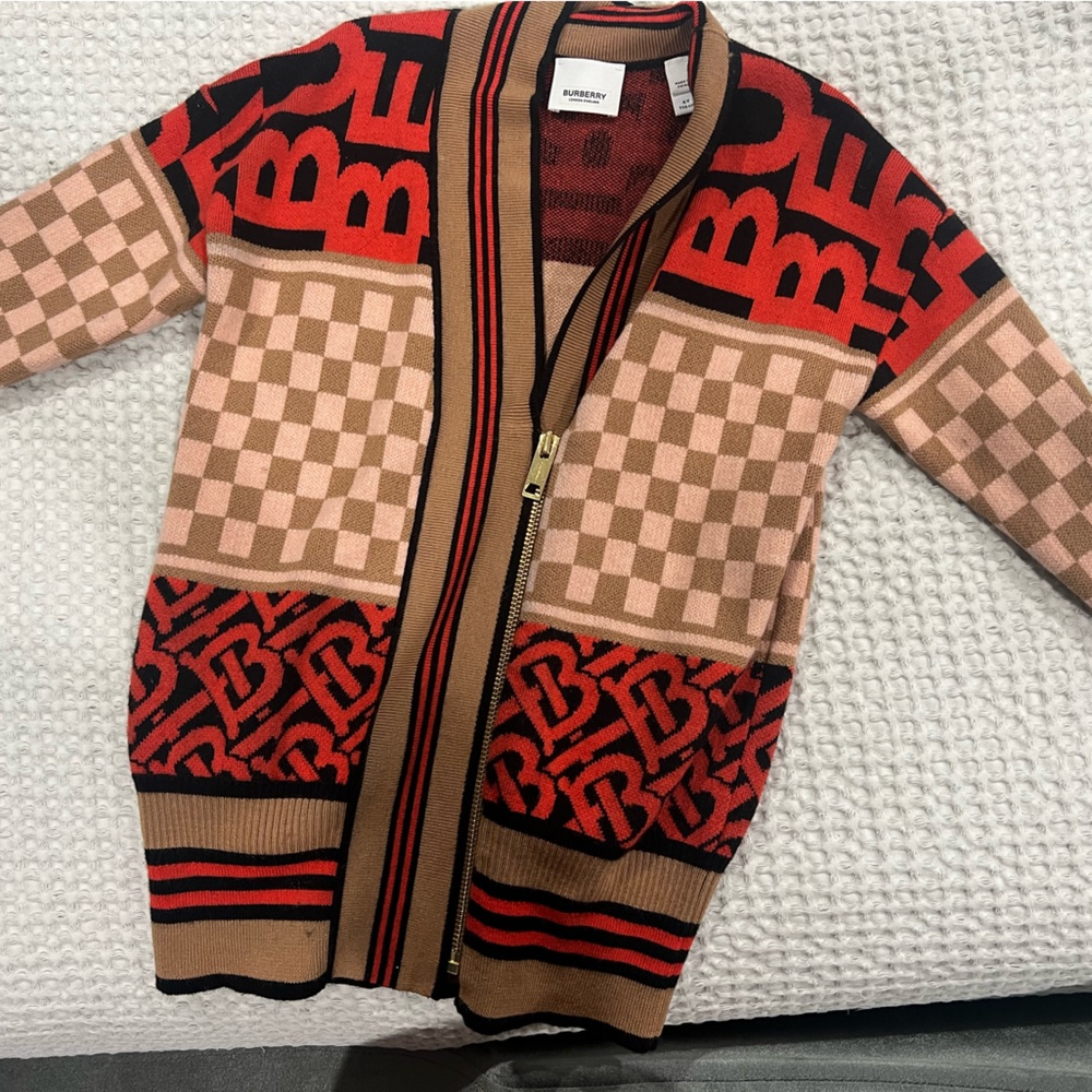 Burberry limited edition cardigan 🔥❤️